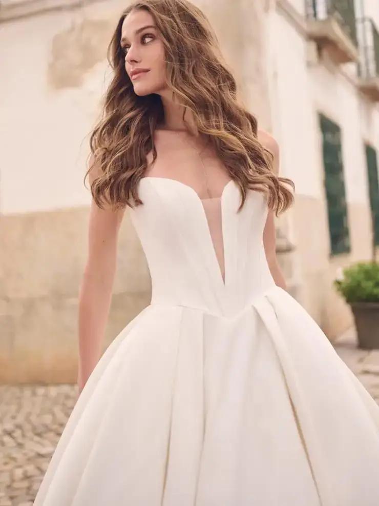 Bridal Trends for Every Season: Finding Your Perfect Look Image